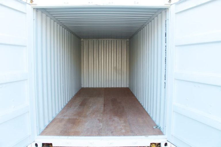 Intérieur d'un container vide