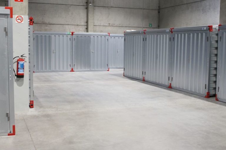 Box intérieurs vus depuis l'entrée du hall